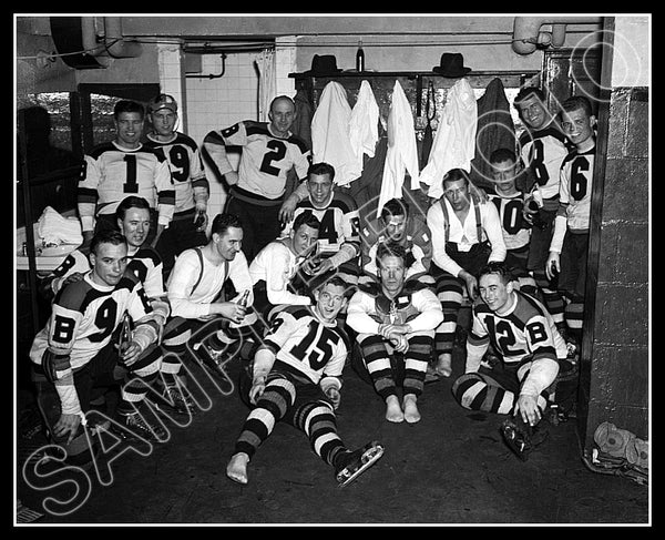 1938-1939 Boston Bruins 8X10 Photo - Celebrate Stanley Cup Win - 3073