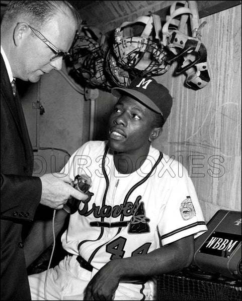 Hank Aaron 8X10 Photo - 1957 Milwaukee Braves - 937