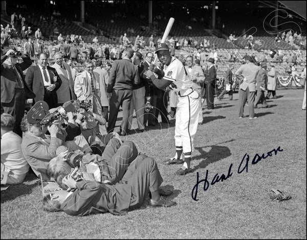Hank Aaron 11X14 Photo - Autographed World Series 1957 Milwaukee Braves - 1293