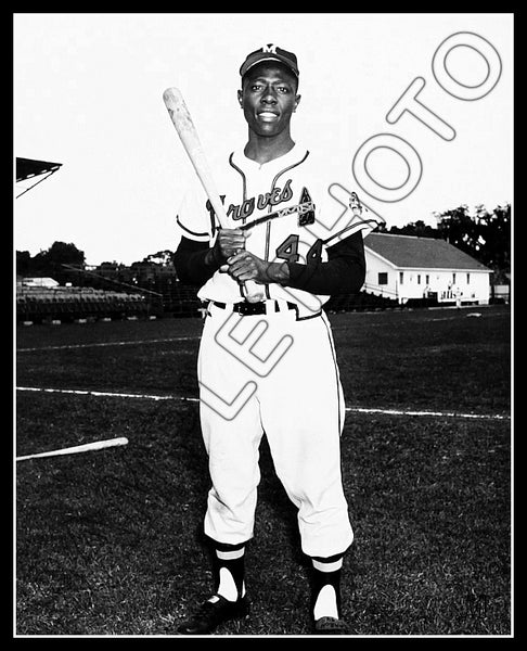 Hank Aaron 8X10 Photo - 1957 Milwaukee Braves - 82