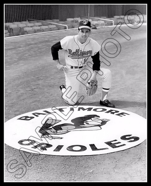 Luis Aparicio 8X10 Photo - 1966 Baltimore Orioles - 105