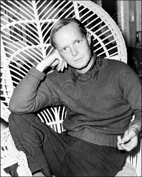 Truman Capote 8X10 Photo - 2669