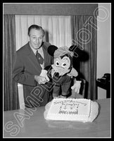 Walt Disney 8X10 Photo - Mickey Mouse - 2739