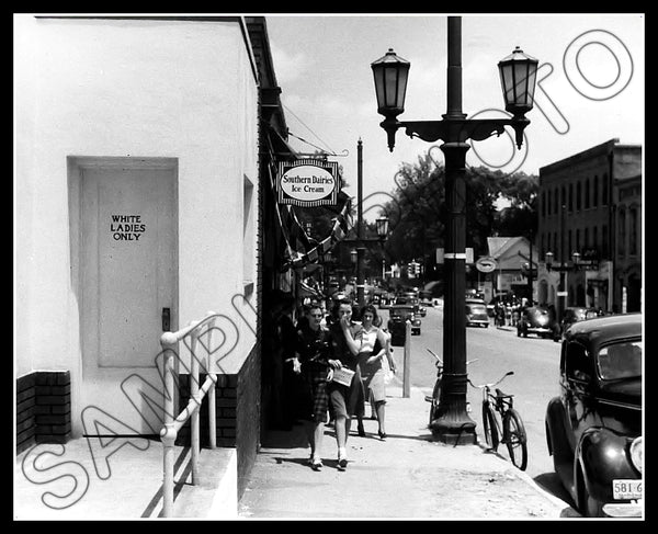 1940 White Ladies Only Bathroom 8X10 Photo - Durham North Carolina - 2487