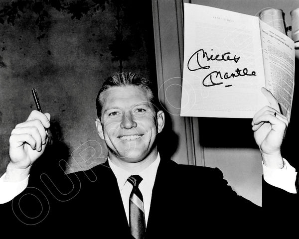 Mickey Mantle 8X10 Photo - Autographed New York Yankees - 516