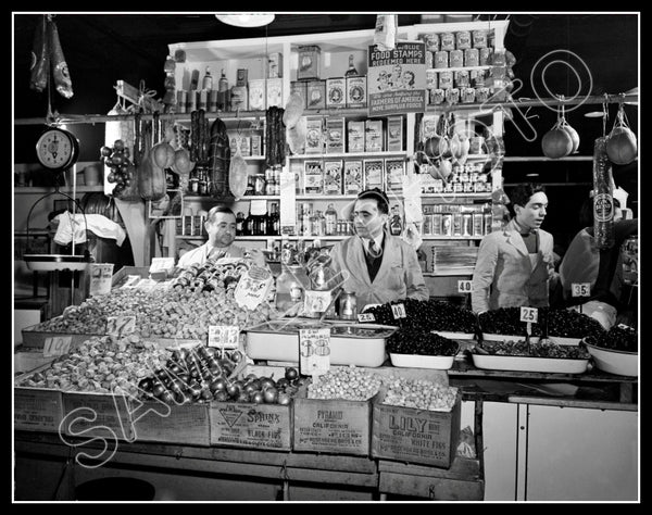 1943 Italian Grocery Store 11X14 Photo - New York - 2359
