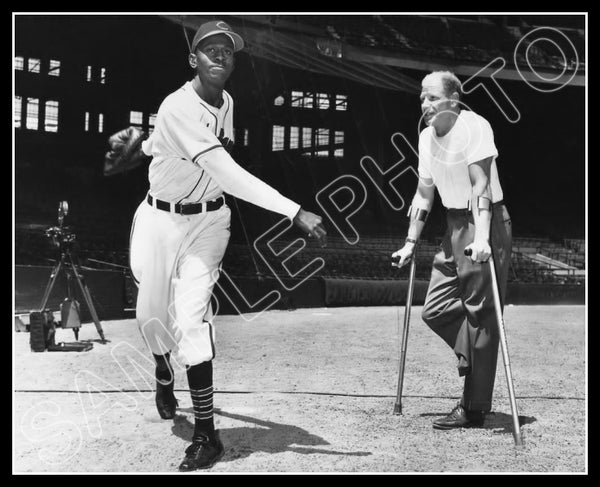 Satchel Paige Bill Veeck 8X10 Photo - 1948 Cleveland Indians - 11956