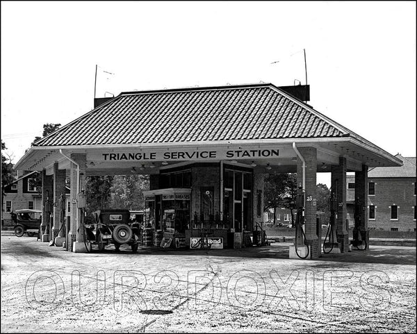 1925 Triangle Gas Station 8X10 Photo - 3051